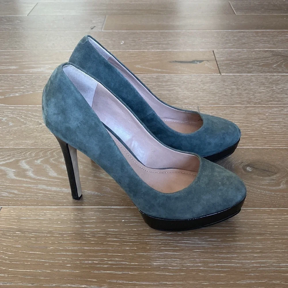Vince Camuto Round Toe Suede Pump | 9M
